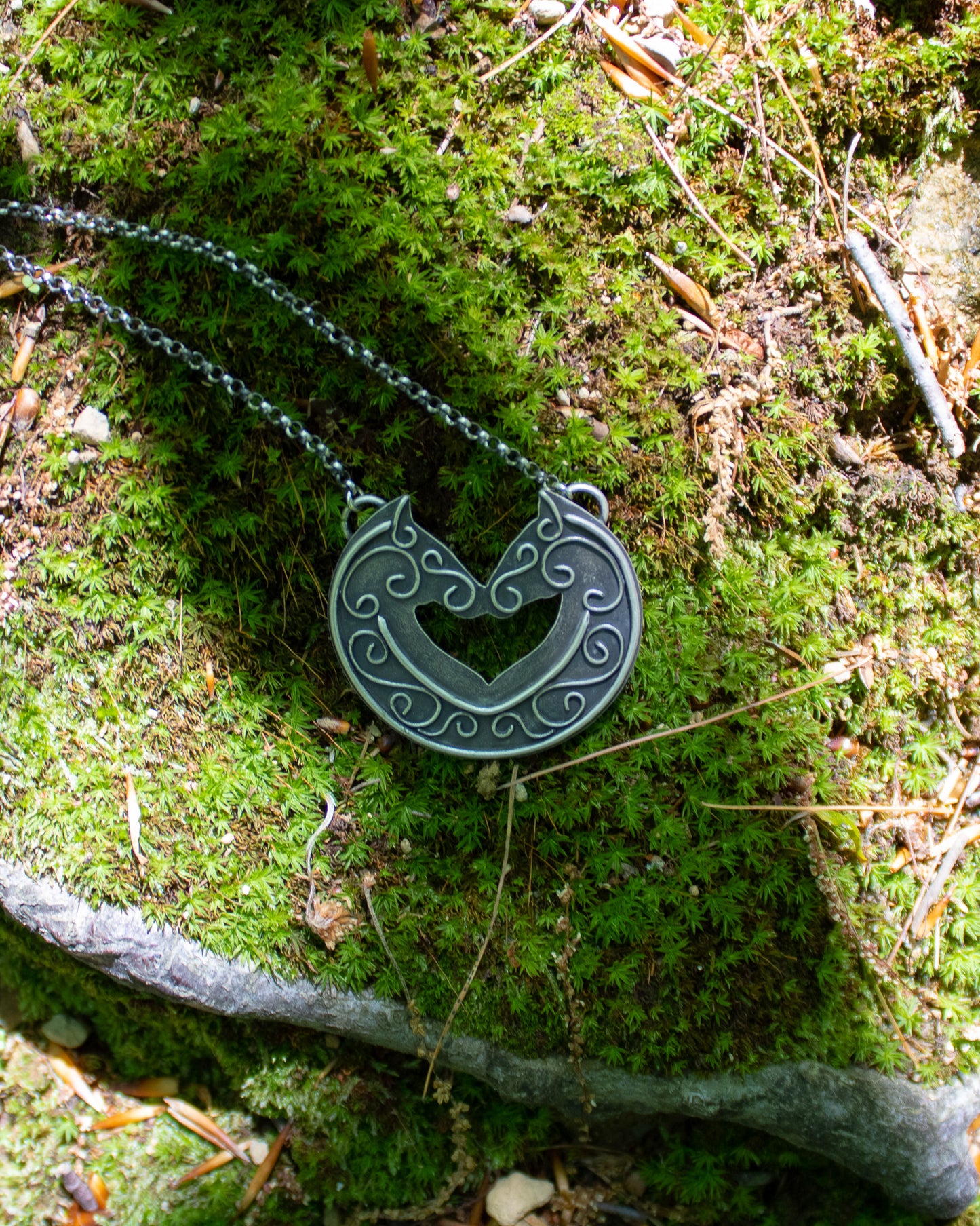 The Hilt of Herugrim Necklace | 18" (2" pendant, 16" chain)